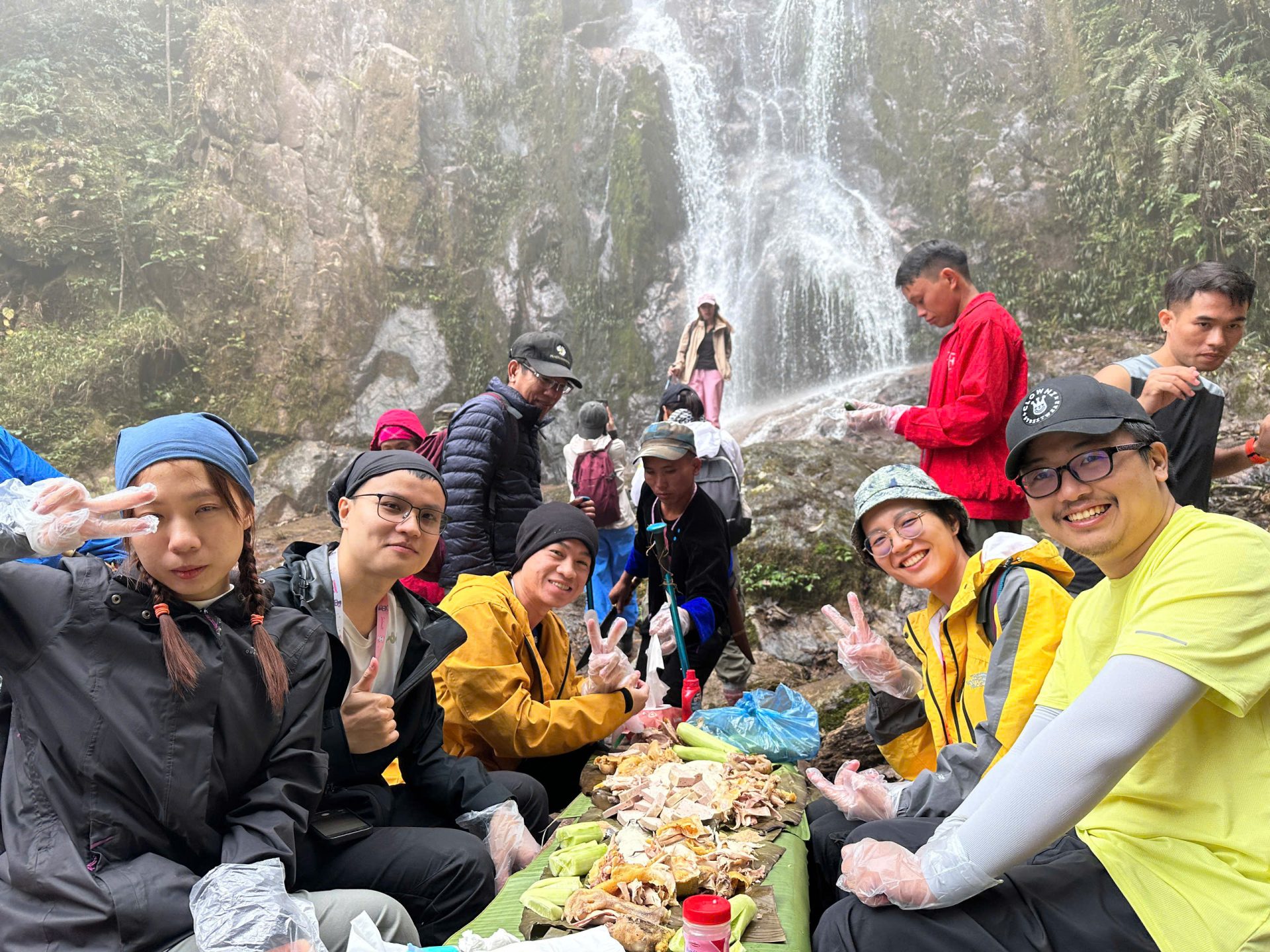 TOUR LEO NÚI SA MU 2N3Đ- HÀNH TRÌNH KHÁM PHÁ "TAM GIÁC QUỶ XÍM VÀNG" (2756M)