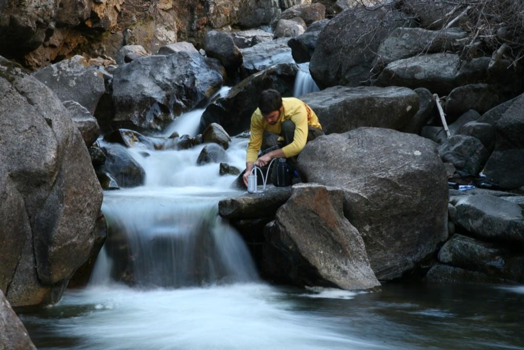 Cách xử lý nguồn nước khi đi trekking dã ngoại 